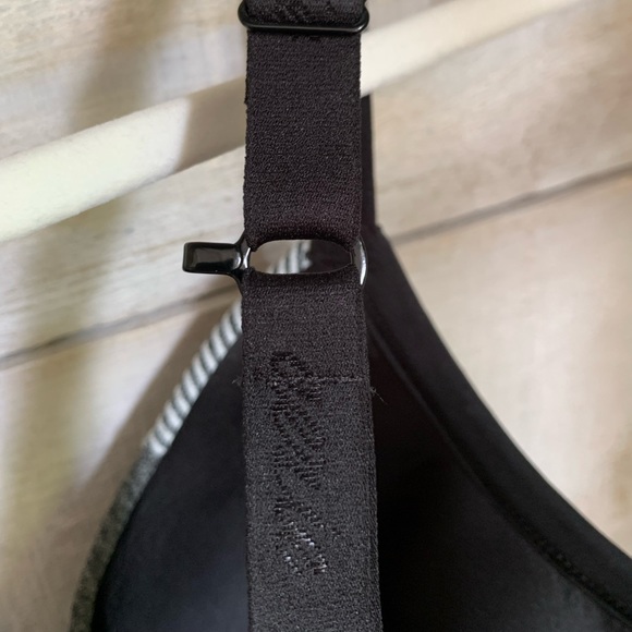 Aerie deep V wireless bra - Picture 2 of 12